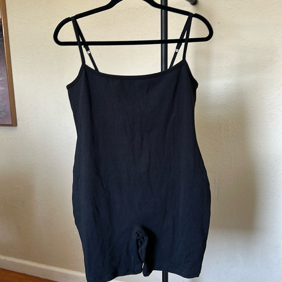 SKIMS OUTDOOR CAMI ONESIE ROMPER IN ONYX 2X NWT - Picture 3 of 10